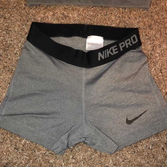 Nike sports bra and nike pro shorts set. - Picture 3 of 3